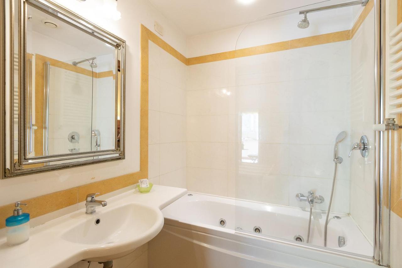 Internouno Deluxe Hotel Рим Екстериор снимка