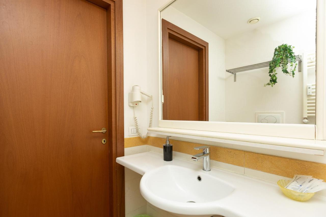 Internouno Deluxe Hotel Рим Екстериор снимка